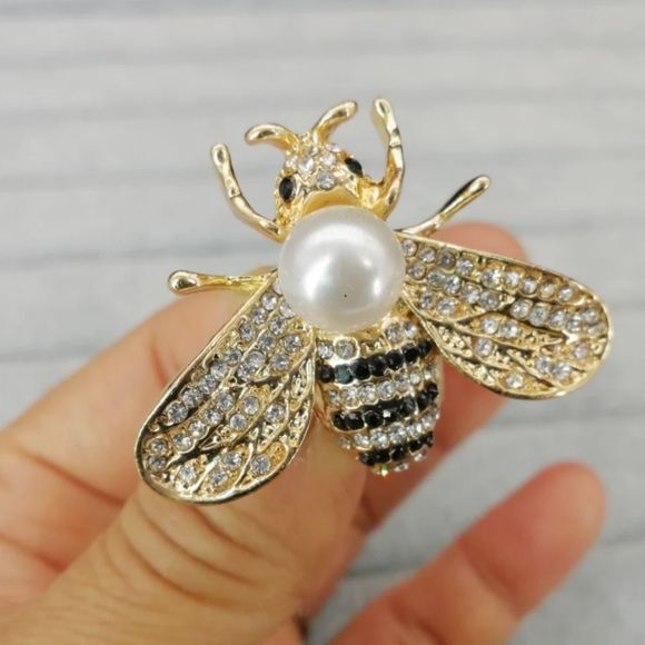 Elegant Gold and Black Bee Brooch - Picture 5 of 7